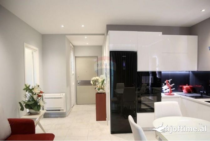 Shtepi me qera 2+1 ne Tirane - 1,800 Euro