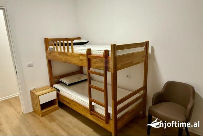 Shtepi me qera Apartament ne Tirane, 2+1, Mobilimi E mobiluar, Pagesa 900  Euro.