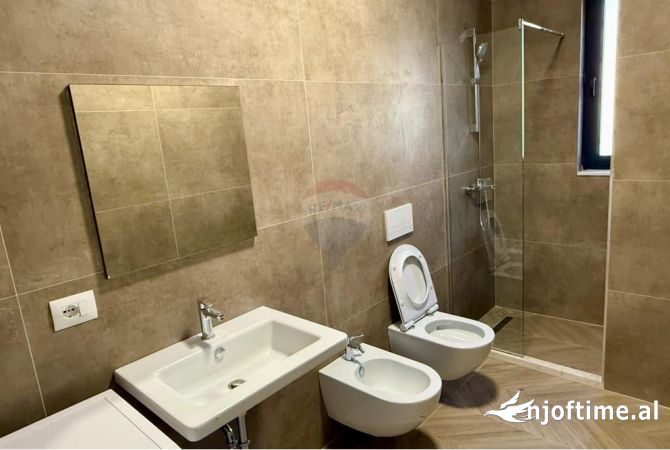 Shtepi me qera Apartament ne Tirane, 2+1, Mobilimi E mobiluar, Pagesa 900  Euro.