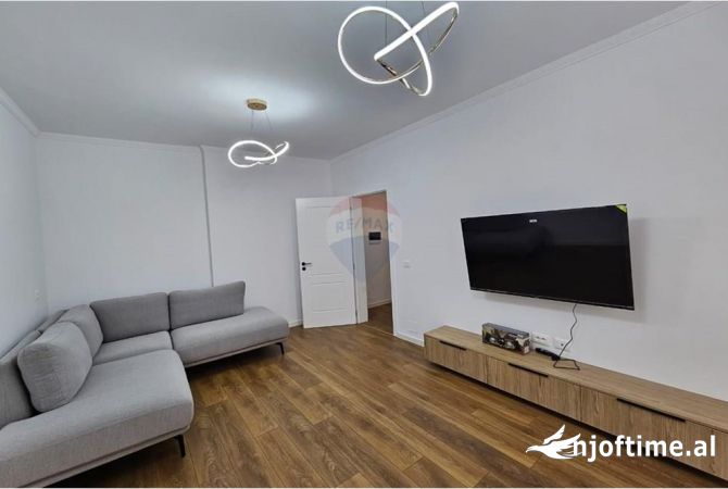 Shtepi me qera 2+1 ne Tirane - 750 Euro