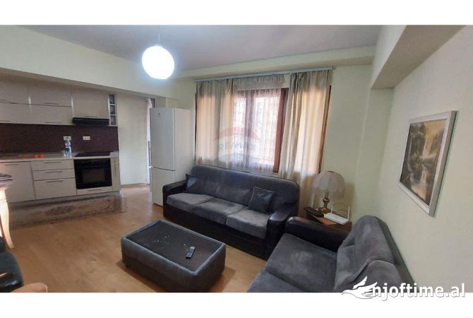 Shtepi me qera 2+1 ne Tirane - 730 Euro