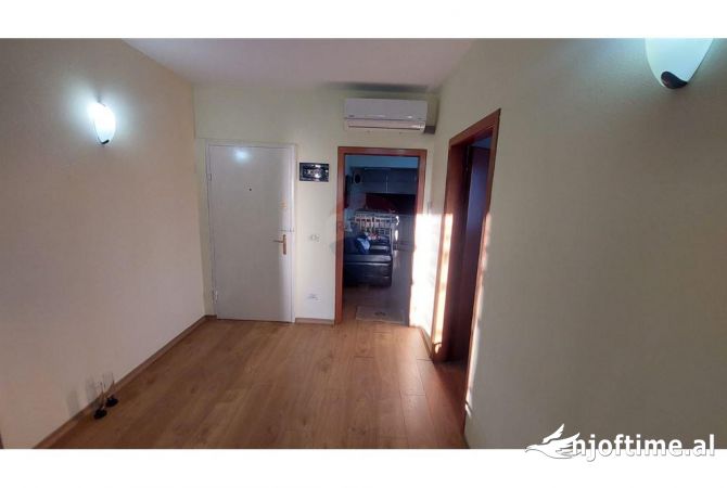 Shtepi me qera Apartament ne Tirane, 2+1, Mobilimi E mobiluar, Pagesa 730  Euro.