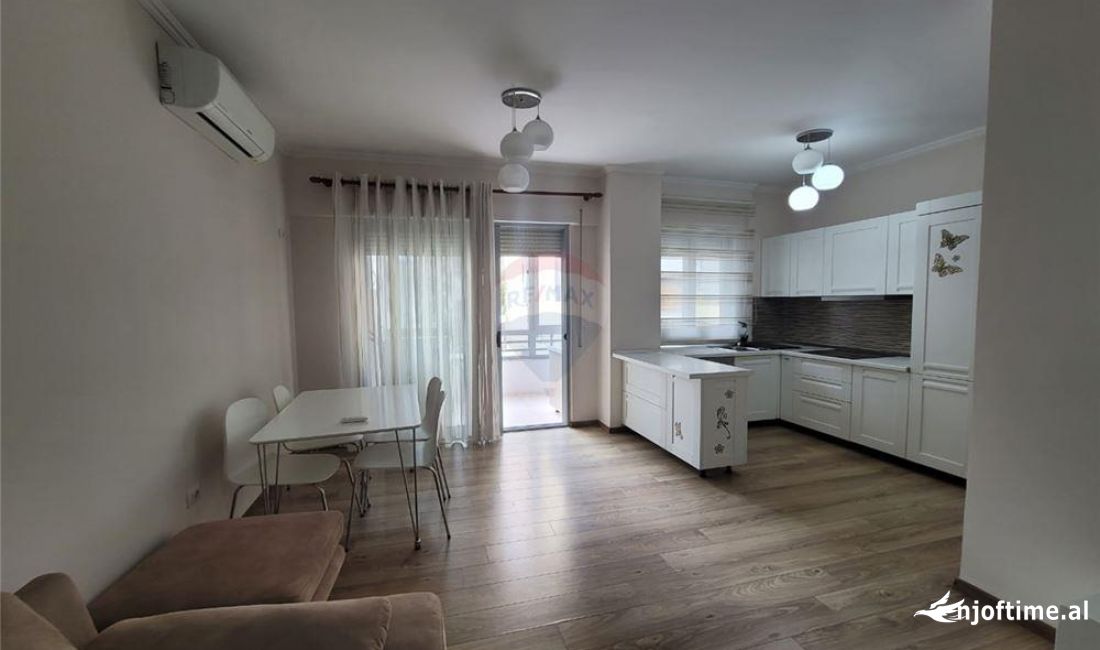 Shtepi me qera Apartament ne Tirane, 2+1, Mobilimi E mobiluar, Pagesa 700  Euro.