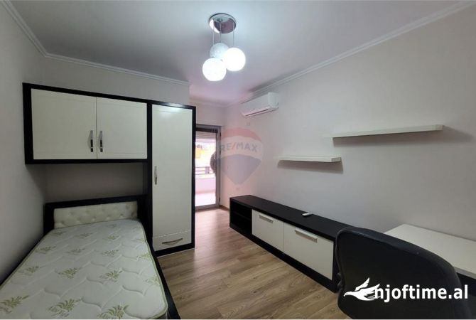 Shtepi me qera Apartament ne Tirane, 2+1, Mobilimi E mobiluar, Pagesa 700  Euro.