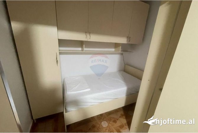 Shtepi me qera Apartament ne Tirane, 1+1, Mobilimi E mobiluar, Pagesa 500  Euro.