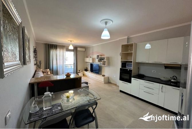 Shtepi me qera 2+1 ne Tirane - 700 Euro