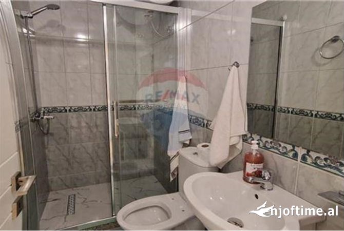 Shtepi me qera Apartament ne Tirane, 2+1, Mobilimi E mobiluar, Pagesa 800  Euro.