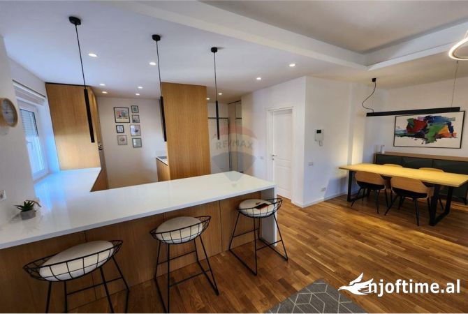 Shtepi me qera 3+1 ne Tirane - 1,300 Euro