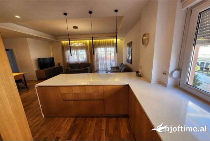 Shtepi me qera Apartament ne Tirane, 3+1, Mobilimi E mobiluar, Pagesa 1,300  Euro.
