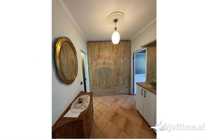 Shtepi me qera Apartament ne Tirane, 2+1, Mobilimi E mobiluar, Pagesa 450  Euro.