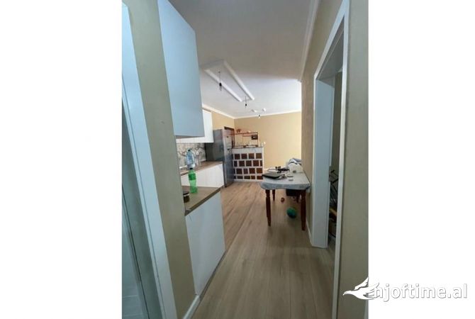 Shtepi me qera 2+1 ne Tirane - 450 Euro