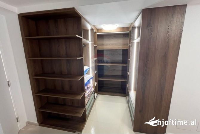 Shtepi me qera Apartament ne Tirane, 2+1, Mobilimi E mobiluar, Pagesa 1,000  Euro.