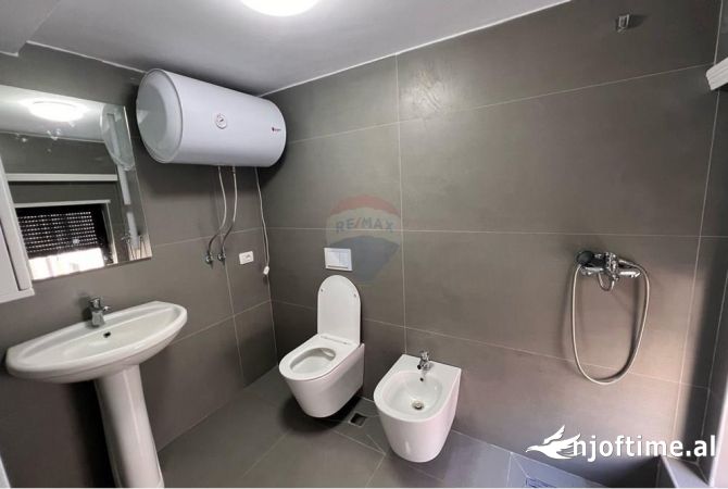 Shtepi me qera Apartament ne Tirane, 2+1, Mobilimi E mobiluar, Pagesa 1,000  Euro.