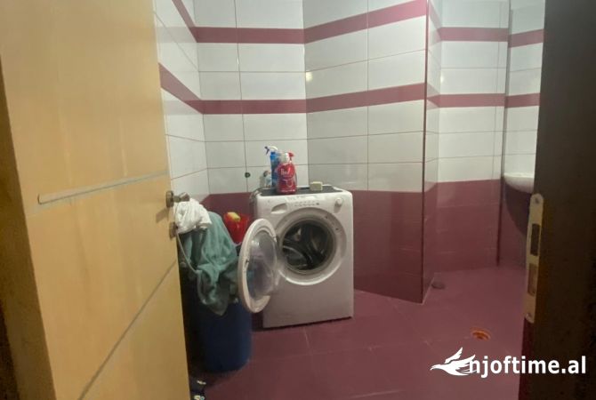 Shtepi ne shitje Apartament ne Tirane, 2+1, Mobilimi E mobiluar, Pagesa 155,000  Euro.