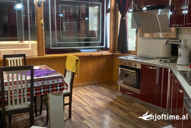 Shtepi ne shitje Apartament ne Tirane, 2+1, Mobilimi E mobiluar, Pagesa 155,000  Euro.