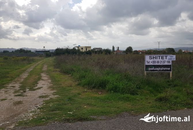 Truall ose Toke ne Tirane - 130,000 Euro