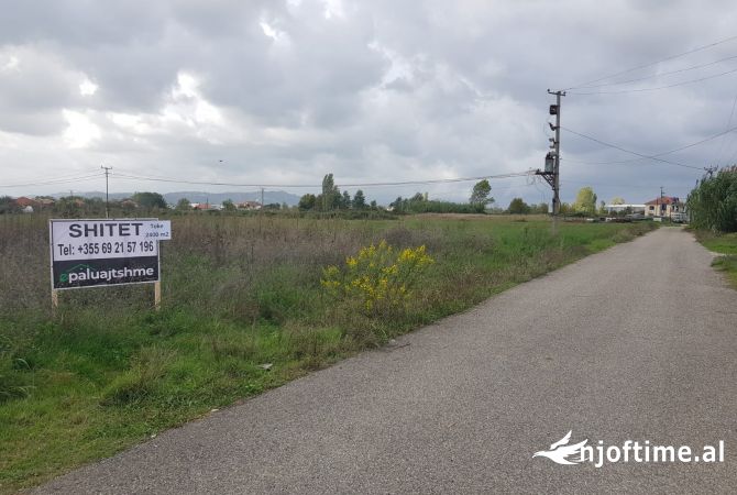 Truall ose Toke ne Tirane - 130,000 Euro