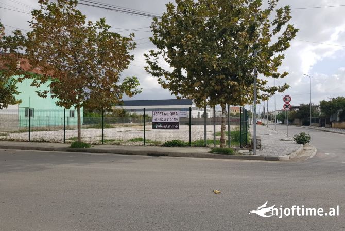 Ne zemer te 📍Valias afer aeroportit, jepet me qira 1200 m2 toke!