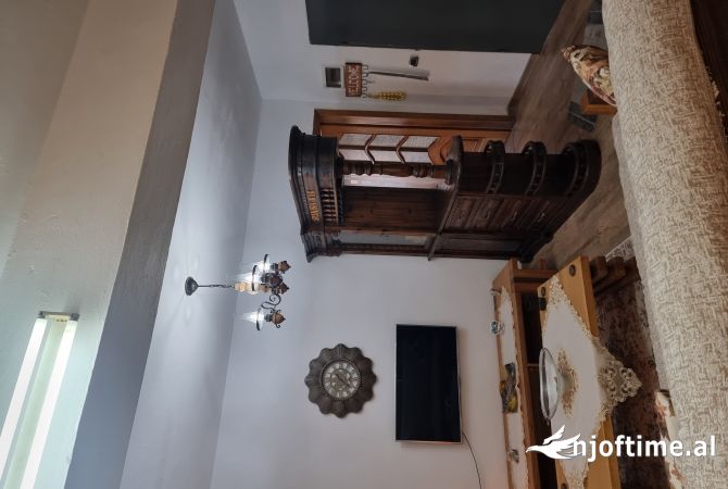 Shtepi me qera Shtepi Private ne Tirane, 1+1, Mobilimi E mobiluar, Pagesa 450  Euro.