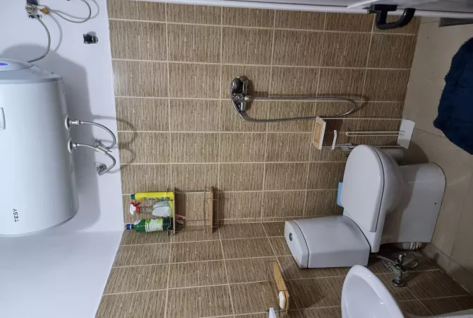 Shtepi me qera Shtepi Private ne Tirane, 1+1, Mobilimi E mobiluar, Pagesa 450  Euro.