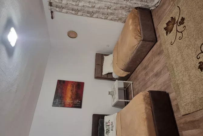 Shtepi me qera Shtepi Private ne Tirane, 1+1, Mobilimi E mobiluar, Pagesa 450  Euro.