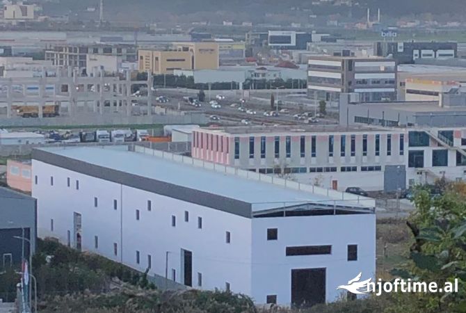 Ambiente Commerciale in Affitto 4+1 a Tirana - 7,500 Euro