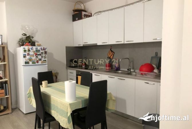 Shtepi ne shitje Apartament ne Tirane, 1+1, Mobilimi E mobiluar, Pagesa 144,500  Euro.
