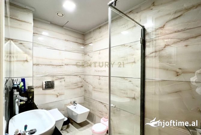 Shtepi ne shitje Apartament ne Tirane, 2+1, Mobilimi E mobiluar, Pagesa 240,000  Euro.