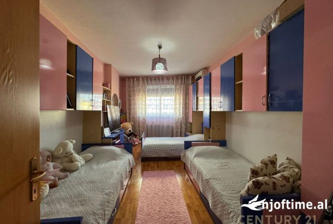 Shtepi ne shitje Apartament ne Tirane, 2+1, Mobilimi E mobiluar, Pagesa 295,000  Euro.