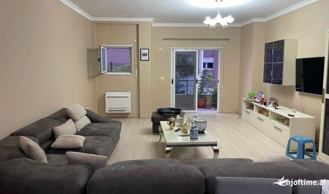 Shtepi ne shitje Apartament ne Tirane, 2+1, Mobilimi E mobiluar, Pagesa 245,000  Euro.