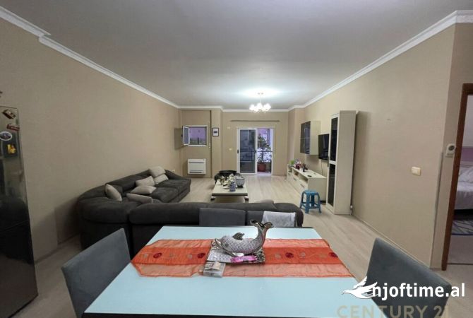 Shtepi ne shitje Apartament ne Tirane, 2+1, Mobilimi E mobiluar, Pagesa 245,000  Euro.