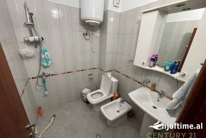 Shtepi ne shitje Apartament ne Tirane, 2+1, Mobilimi E mobiluar, Pagesa 245,000  Euro.