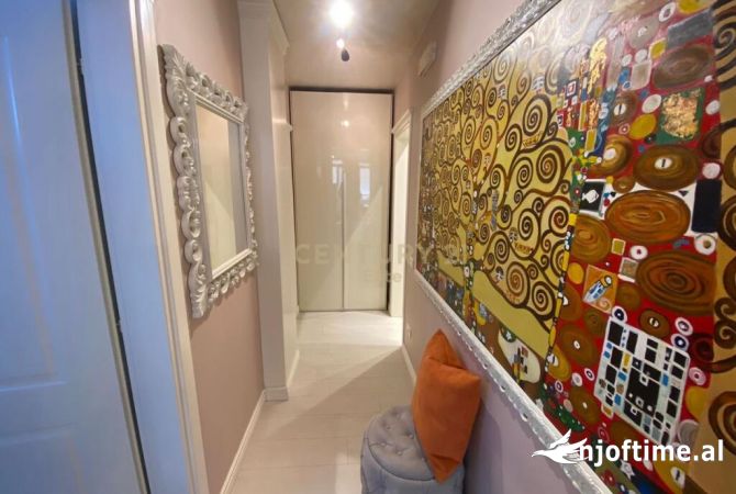 Shtepi ne shitje Apartament ne Tirane, 2+1, Mobilimi Bosh, pa mobiluar, Pagesa 305,000  Euro.