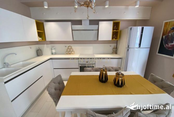 Shtepi ne shitje Apartament ne Tirane, 2+1, Mobilimi Bosh, pa mobiluar, Pagesa 305,000  Euro.