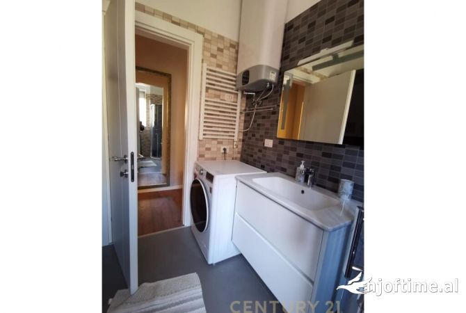 Shtepi ne shitje Apartament ne Tirane, 1+1, Mobilimi E mobiluar, Pagesa 169,000  Euro.