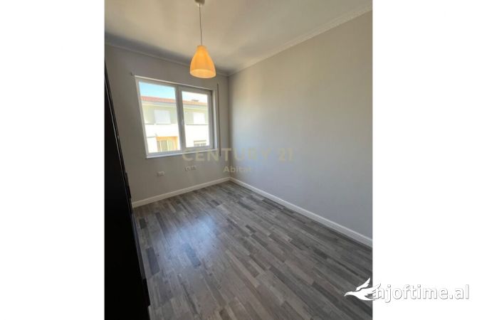 Shtepi ne shitje Apartament ne Tirane, 2+1, Mobilimi E mobiluar, Pagesa 230,000  Euro.