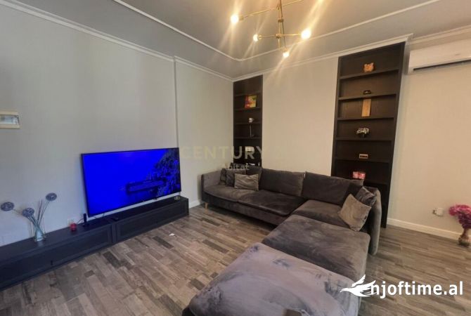 Shtepi ne shitje Apartament ne Tirane, 2+1, Mobilimi E mobiluar, Pagesa 230,000  Euro.