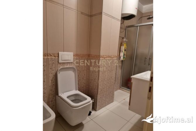 Shtepi ne shitje Apartament ne Tirane, 2+1, Mobilimi E mobiluar, Pagesa 275,000  Euro.