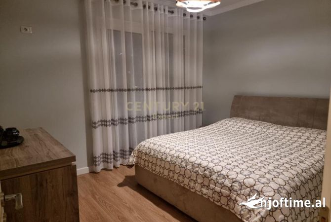 Shtepi ne shitje Apartament ne Tirane, 2+1, Mobilimi E mobiluar, Pagesa 275,000  Euro.