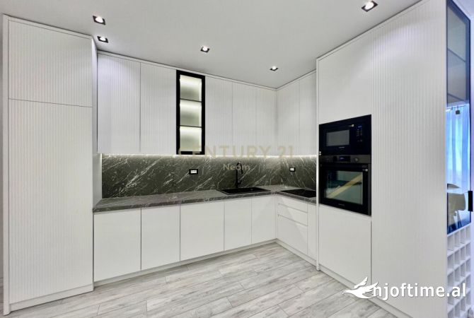 Shtepi ne shitje Apartament ne Tirane, 3+1, Mobilimi E mobiluar, Pagesa 275,000  Euro.