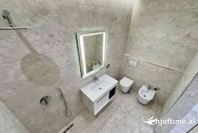Shtepi ne shitje Apartament ne Tirane, 3+1, Mobilimi E mobiluar, Pagesa 275,000  Euro.