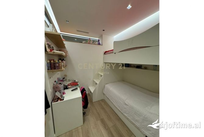 Shtepi ne shitje Apartament ne Tirane, 2+1, Mobilimi E mobiluar, Pagesa 270,000  Euro.