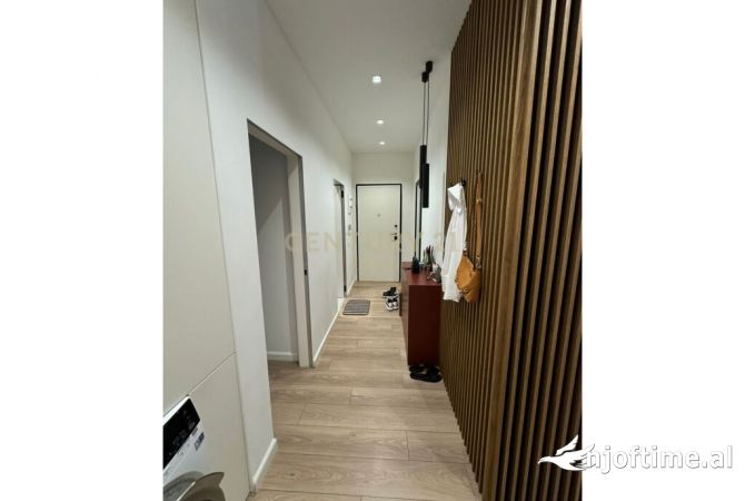 Shtepi ne shitje Apartament ne Tirane, 2+1, Mobilimi E mobiluar, Pagesa 270,000  Euro.