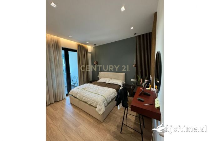 Shtepi ne shitje Apartament ne Tirane, 2+1, Mobilimi E mobiluar, Pagesa 270,000  Euro.