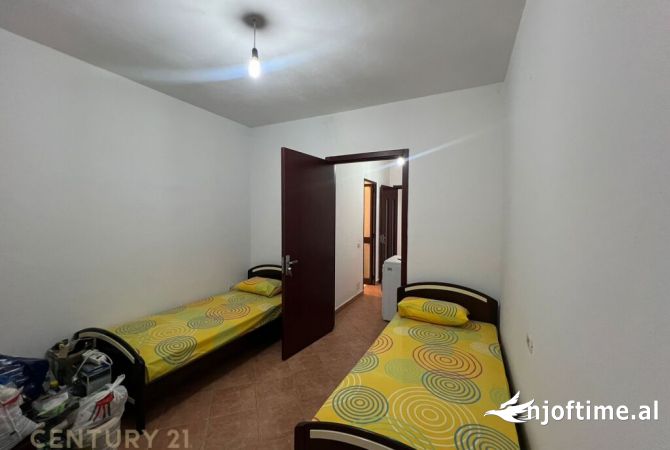 Shtepi ne shitje Apartament ne Tirane, 3+1, Mobilimi E mobiluar, Pagesa 132,000  Euro.