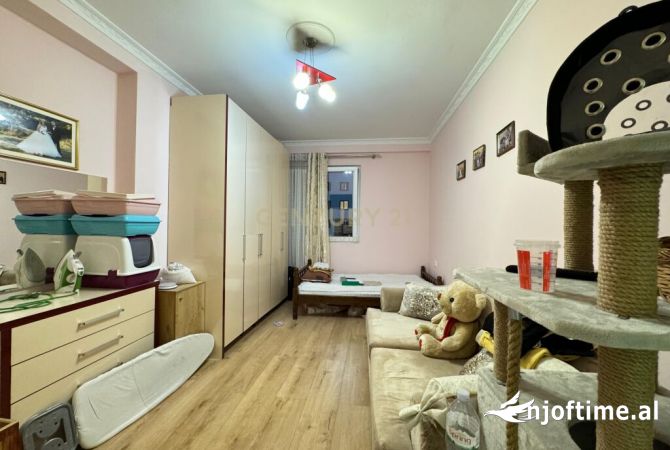 Shtepi ne shitje Apartament ne Tirane, 3+1, Mobilimi E mobiluar, Pagesa 225,000  Euro.