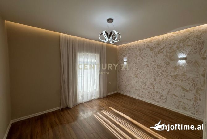 Shtepi ne shitje Apartament ne Tirane, 1+1, Mobilimi Bosh, pa mobiluar, Pagesa 125,000  Euro.