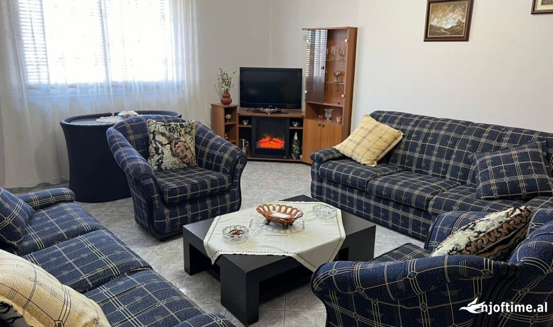 Shtepi ne shitje Apartament ne Tirane, 3+1, Mobilimi E mobiluar, Pagesa 216,600  Euro.