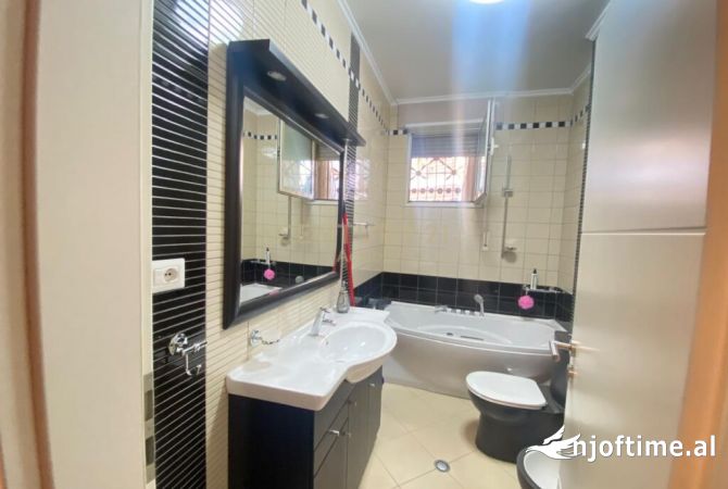 Shtepi me qera Apartament ne Tirane, 2+1, Mobilimi E mobiluar, Pagesa 800  Euro.