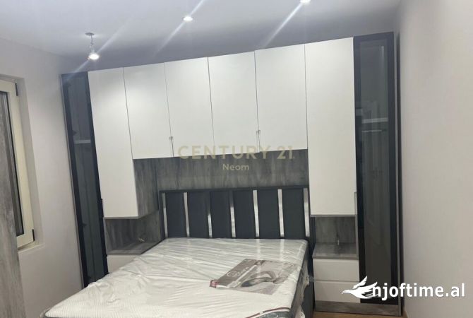 Shtepi ne shitje Apartament ne Tirane, 2+1, Mobilimi E mobiluar, Pagesa 180,000  Euro.